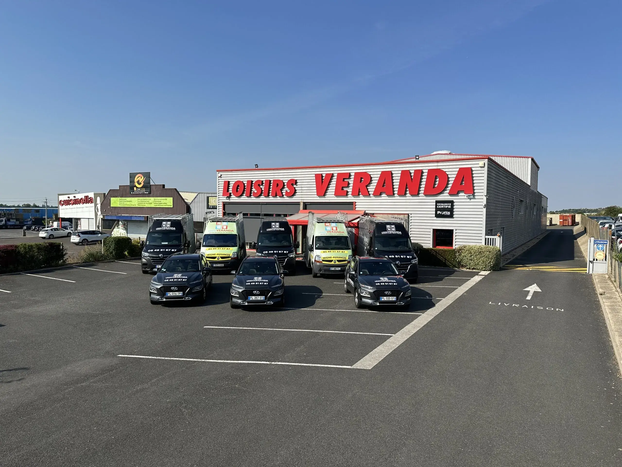 Loisirs veranda vehicules et batiment.